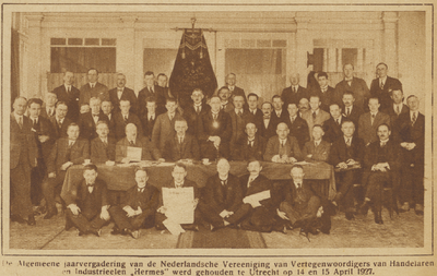 871159 Groepsportret van de deelnemers aan de algemene jaarvergadering van Nederlandsche Vereeniging van ...